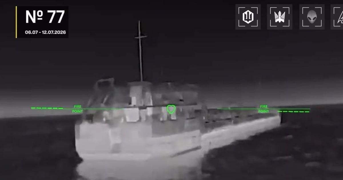 Скриншот відео ураження російських суден у ніч проти 12 липня 2026 року