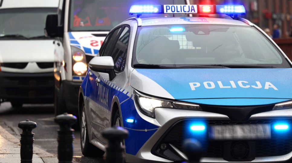 Поліція біля станції метро Kabaty у Варщаві після затримання нападника