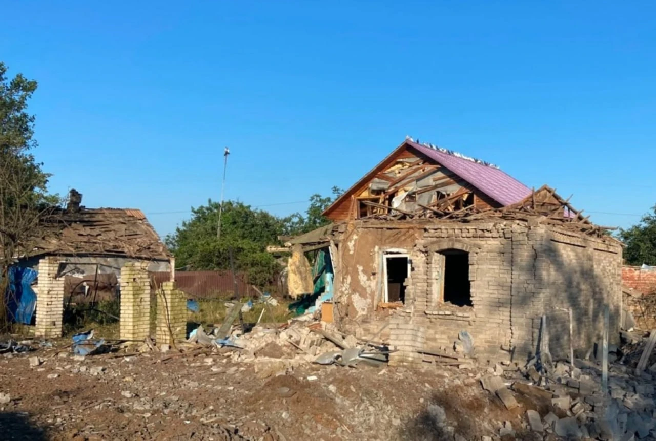 Наслідки російських обстрілів населених пунктів Донецької області, пошкоджені багатоквартирні будинки, приватні домоволодіння
