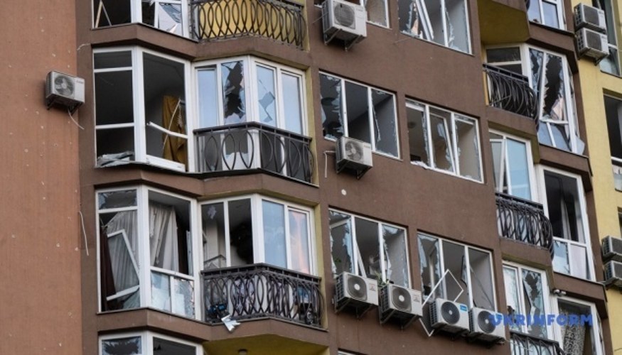 Пошкоджений наземний вестибюль станції метро «Лук'янівська» внаслідок ракетного удару по Києву в ніч на 19 липня 2026 року