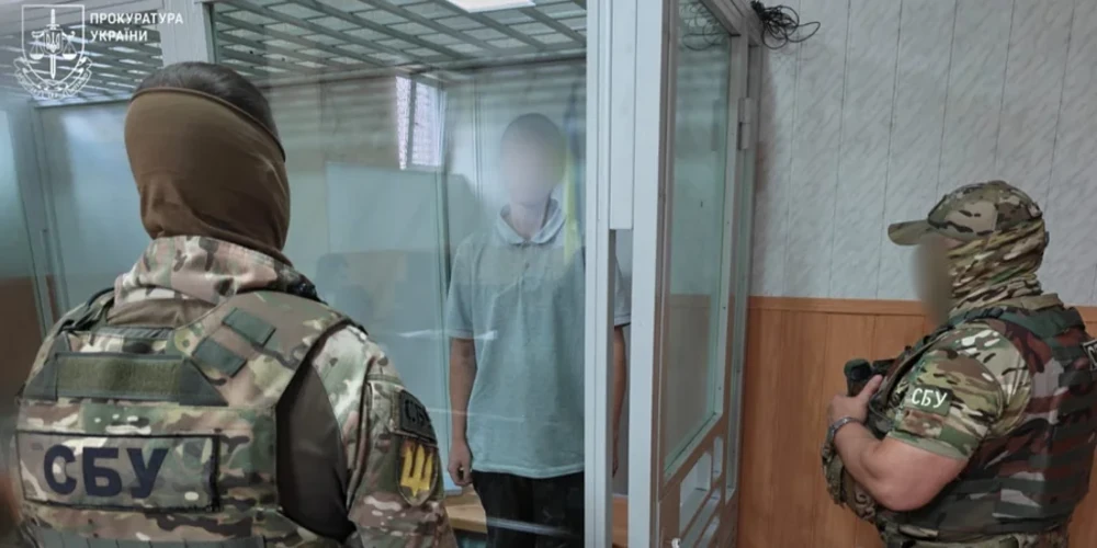 Місце вибуху автомобіля в Одесі та вилучені під час обшуку телефони і сім-картки