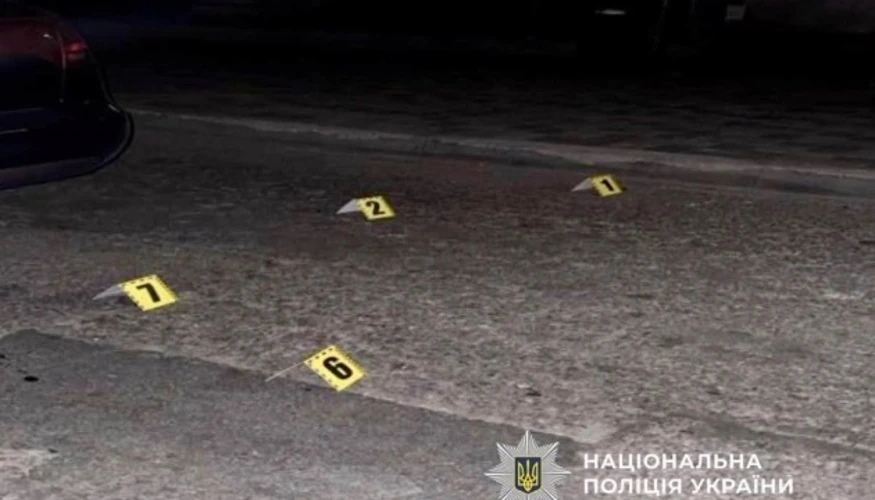 Затриманий за стрілянину в центрі Дніпра 14 серпня 2026 року та місце події біля закладу на вулиці Магдебурзького права.