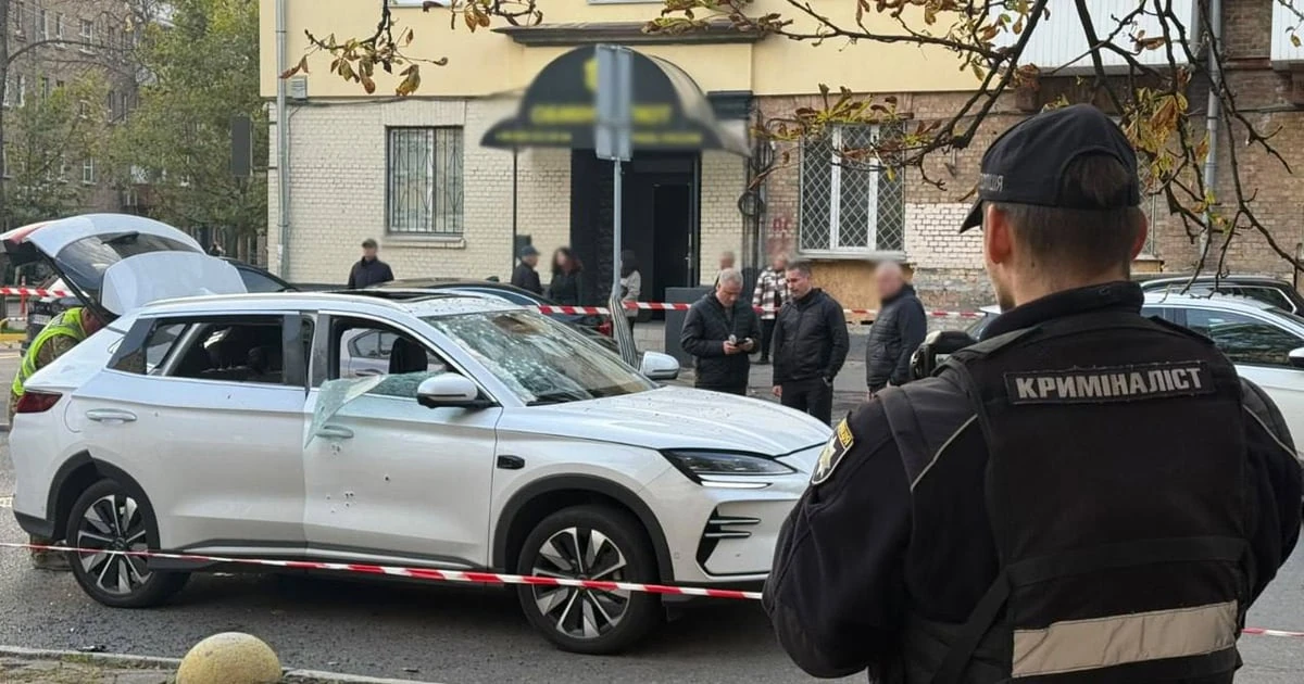 Місце вибуху електромобіля у Печерському районі Києва за даними поліції Києва